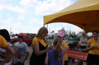 Katelynn gets her hat autographed by Kristi